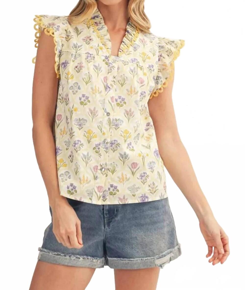 NEW JODIFL scalloped floral blouse in cream